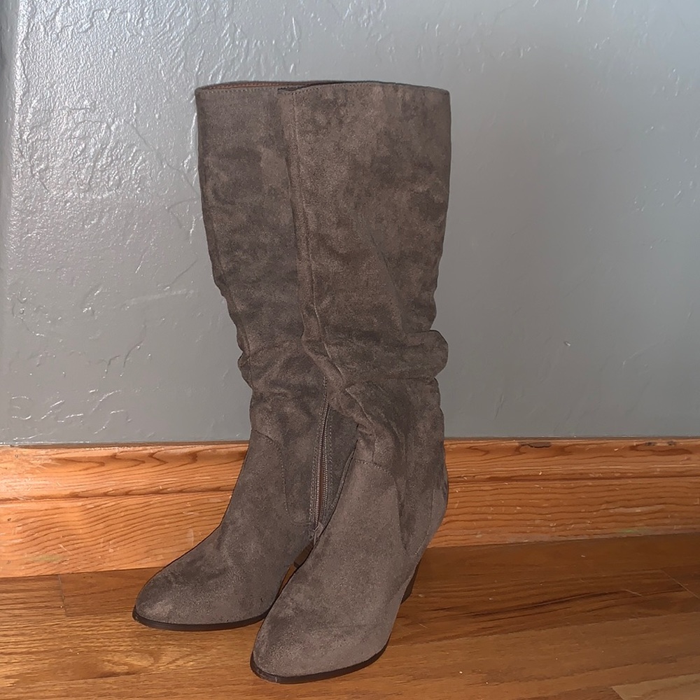 Gray/brown suede boots